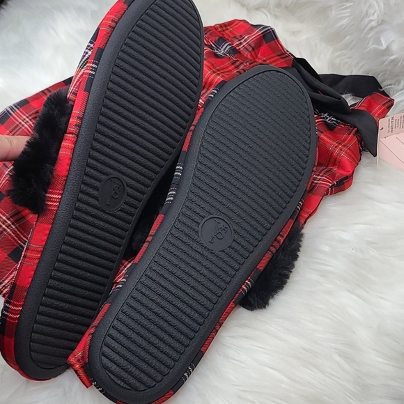 VICTORIA'S SECRET Signature Satin Slipper - Picture 11 of 11